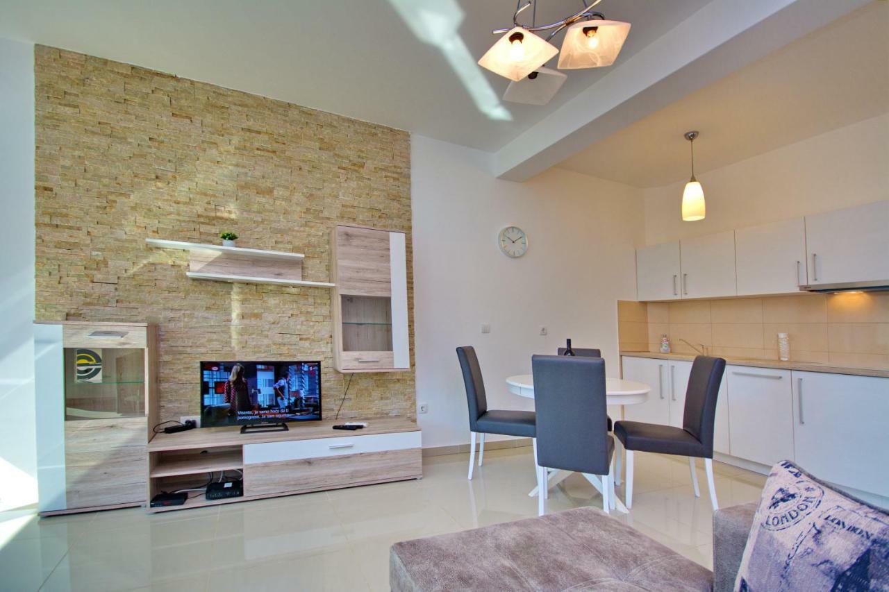 Apartment Dobrota Kotor Luaran gambar