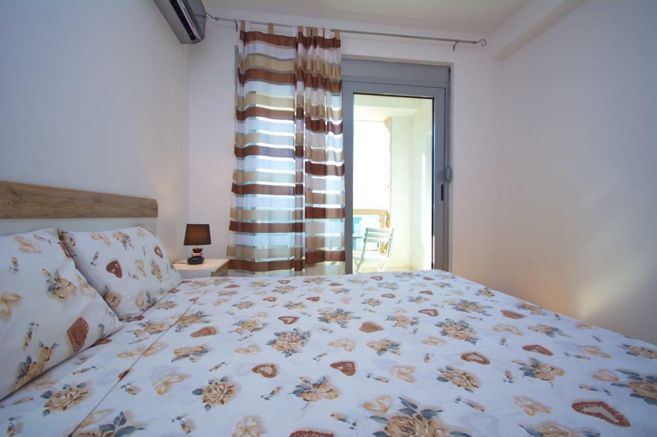 Apartment Dobrota Kotor Luaran gambar
