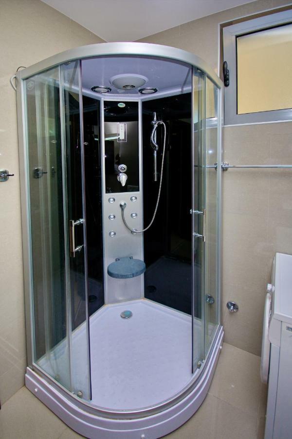 Apartment Dobrota Kotor Luaran gambar